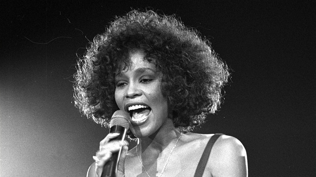 Whitney Houston bhem koncertu v londýnském Wembley v roce 1988