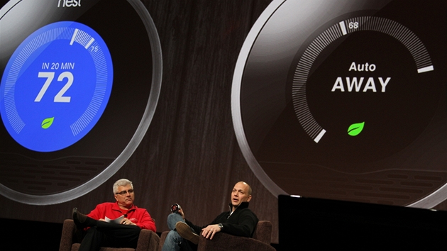 Tony Fadell (vpravo) je otec iPodu a také autor prvního termostatu, který se...