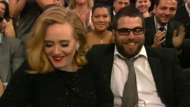 Adele a její pítel Simon Konecki na pedávání cen Grammy.