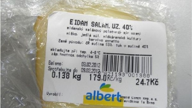 Eidam prodávaný pra�ským obchodem Albert m�l p�elepené datum spot�eby.