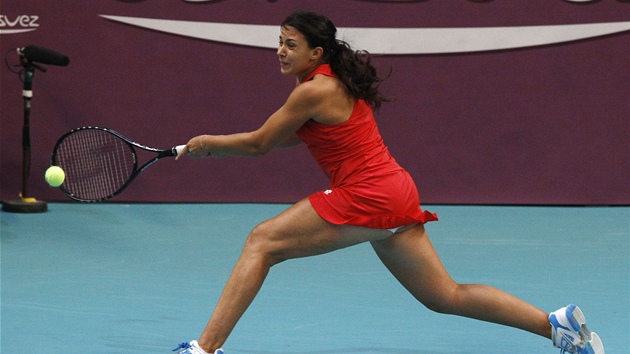 NRON DER. Francouzsk tenistka Marion Bartoliov bhem duelu s Klrou Zakopalovou.