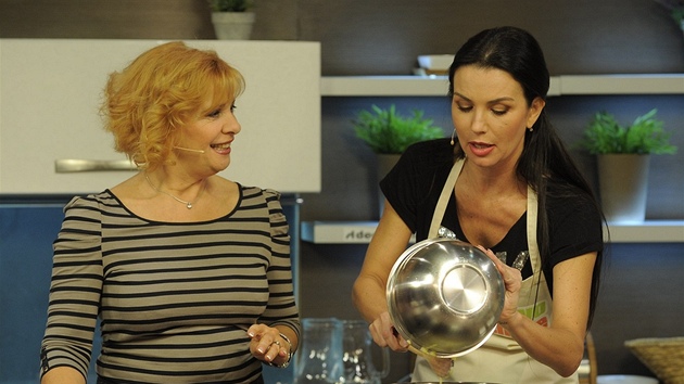Kamila Magálová a Silvia Lakatoová v poadu Tajomstvo mojej kuchyne