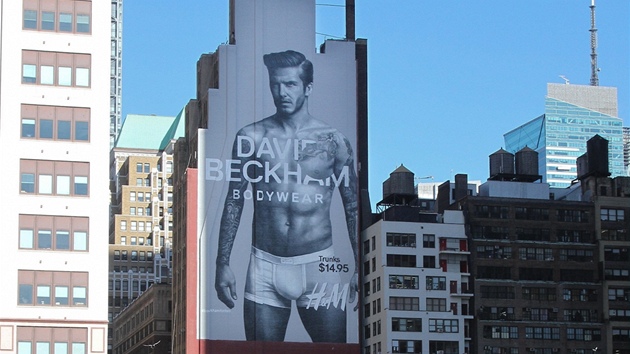 David Beckham v nadivotní velikosti na Manhattanu