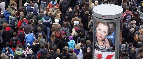 NEKLID. Baronka Thatcherová shlíí na protesty. Odprci student by uvítali, kdyby mohla dol a nco naí mládei ekla.