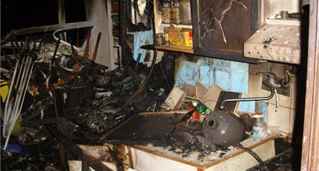 Kuchyn panelákového bytu v Jiín poniená výbuchem a poárem varny pervitinu