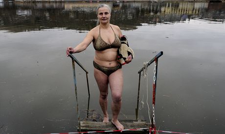Plavkyn Albta Pourová pokoila vlastní tyicetiminutový rekord. 
