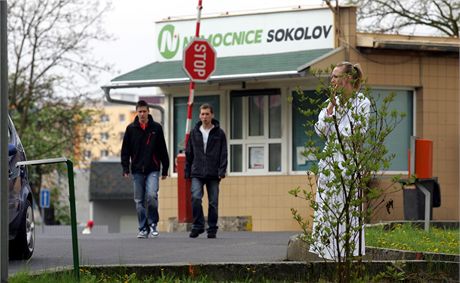 Spor o da mez Karlovarskou krajskou nemocnicí a nájemcem pitálu v Sokolov vyeí a soud. (Ilustraní snímek)