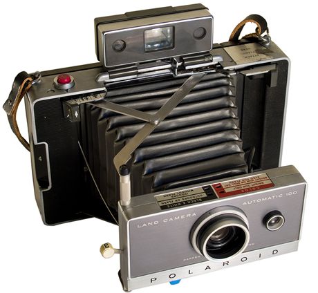 Jeden z prvních prodávaných model, Polaroid Land Camera 100