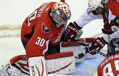 TO CHYTÍM! Michal Neuvirth, branká hokejist Washingtonu, maí anci soupee.