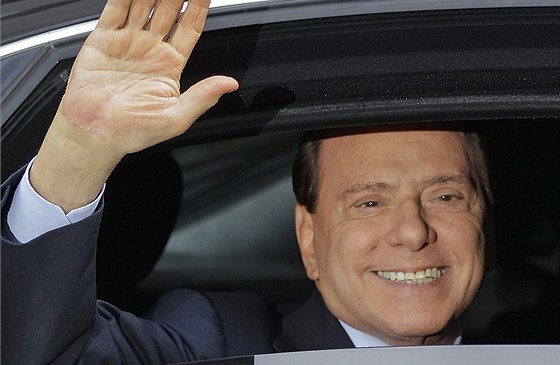 Soud Berlusconiho zprostil viny za údajné uplácení svého právníka. Pípad je