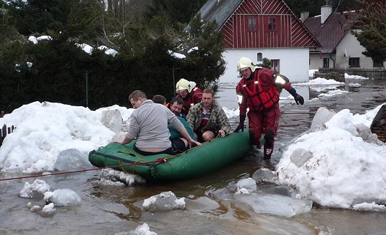 Na Liberecku už v minulých dnech voda některé obce zaplavila.