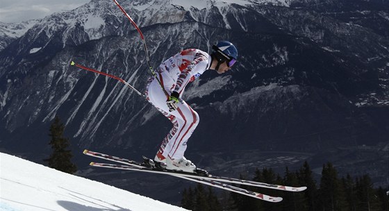 SKOK K TRIUMFU. Rakouský sjezda Benjamin Raich ovládl superobí slalom