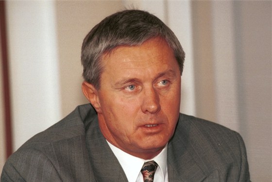 Exministr financí Jan Klak na snímku z dubna roku 1997. V té dob byl prvním