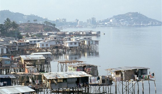 Slum v Port Moresby. Metropoli Papuy-Nové Guiney trápí vysoká kriminalita.