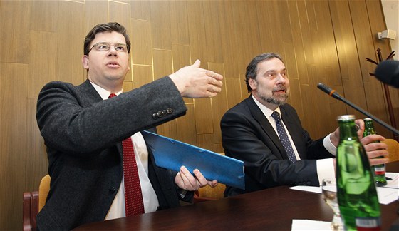 Jií Pospíil a Radek John na jednání snmovního bezpenostního výboru (21.
