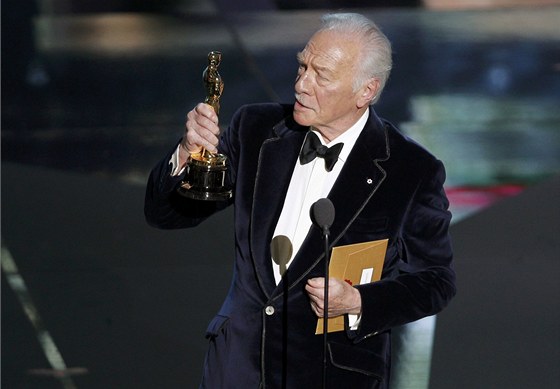 Christopher Plummer dosáhl vytouené mety za nejlepí muský herecký výkon ve vedlejí roli ve filmu Zaátky.