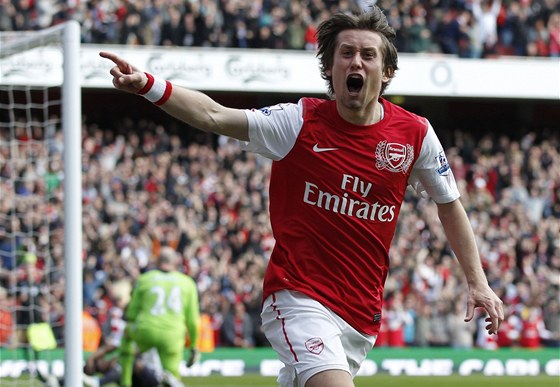 Reprezentant Tomá Rosický z Arsenalu válí jako ve svých nejepích letech.