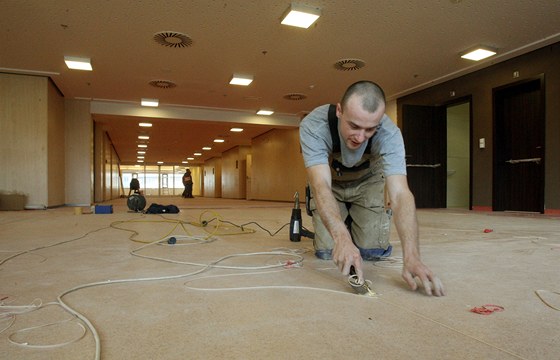 Bývalý eskobudjovický hotel Gomel u brzy oteve své dvee hostm jako