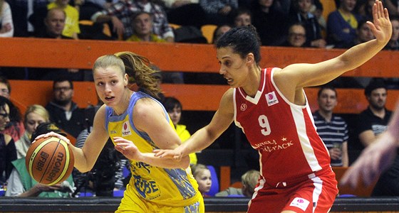 Basketbalistka USK Praha Kateina Elhotová. Ilustraní snímek.