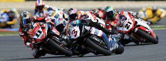 Superbike v Brn 2008. Biaggi, Bayliss, Corser