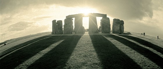 Americký archeoakustik věří, že půdorys Stonehenge odpovídá zvukovým vlnám dvou