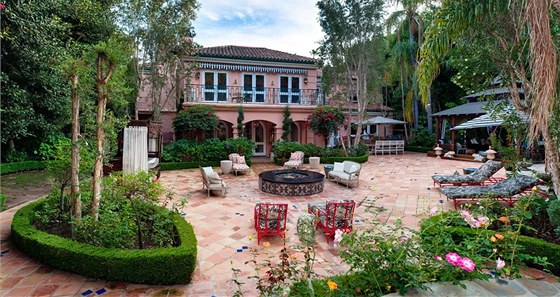 Bývalé sídlo Osbournových koupila Aguilera za 11,5 milionu dolar.
