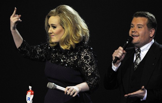 Adele na udílení Brit Awards (21. února 2012)