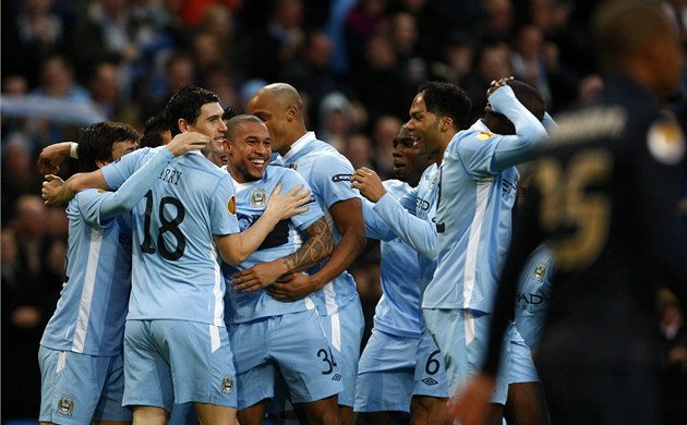 Radost hrá�� Manchesteru City po gólu z první minuty, který vst�elil Sergio