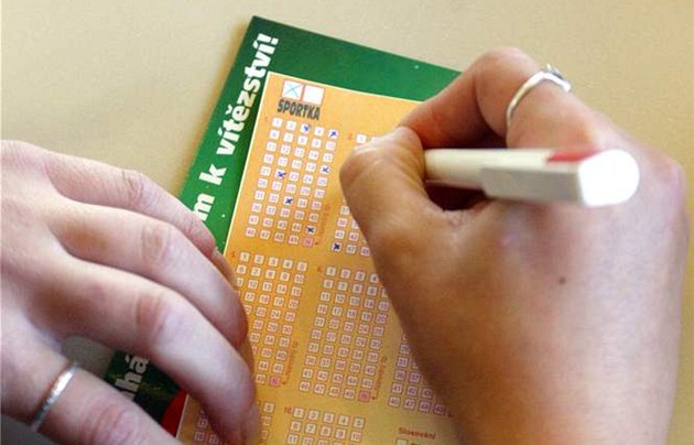 Nejvy��í jackpot 66 milion� byl ve h�e ve druhém tahu, pod�lili se o n�j dva výherci.