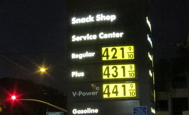 Hacke�i mají zájem o levn�j�í benzín