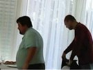 Snímek z videonahrávky schzky éfa strany Svoboda a solidarita (SaS) Richarda...
