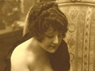 Mezi nejslavnější jména erotické fotografie začátku dvacátého století patřili...