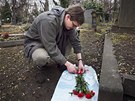 Komunisté vzpomínali u hrobu Klementa Gottwalda v Praze na Olanech na výroí
