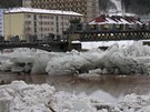 Ledové kry na Jizee v elezném Brod (25. února 2012).