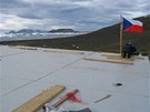 eská vlajka zavlála na Antarktid po dokonení stavby.