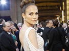 Jennifer Lopezová ukázala v rafinovaých atech Zuhaira Murada své dokonalé tlo.