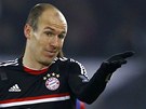 PRO JSI TAM NENABHL? Arjen Robben z Bayernu Mnichov kárá nkterého ze svých...
