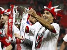 VESELÝ KAPÁREK. Liverpoolský útoník luis Suárez se raduje z triumfu v Ligovém