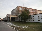 Základní školu v Hovorčovické ulici museli vyčistit od azbestu.
