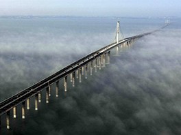 Danyang-Kunshan Grand Bridge je nejdelím mostem svta ve vech kategoriích,...