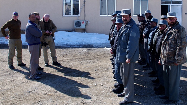 etí instruktoi Vzeské sluby uí v afghánském Lógaru personál tamjích