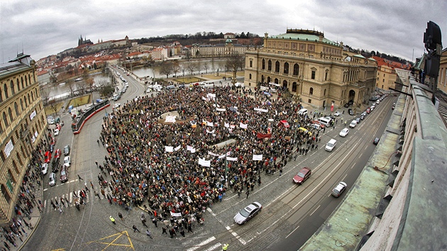 Studenti bhem protestního Týdne neklidu na praském námstí Jana Palacha (29....