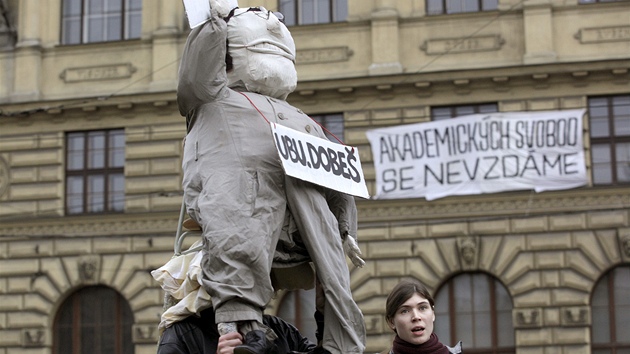 Studenti bhem protestního Týdne neklidu na praském námstí Jana Palacha (29....