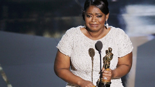 Octavia Spencerová plá�e dojetím. Vedlej�í �enská role svérázné slu�ky ve filmu...