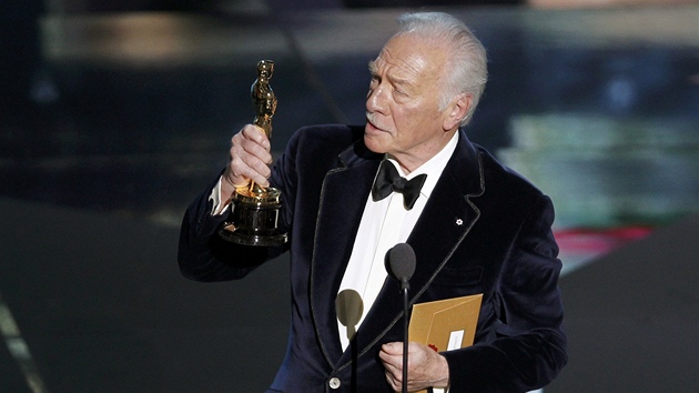 Konen! Christopher Plummer doshl vytouen mety za nejlep musk hereck vkon ve vedlej roli ve filmu Zatky. Plummer soce prv nen k: "Jsi jen o dva roky star ne j, kde jsi byl cel mj ivot, milku?" Zaslouil umlec podkoval tak svmu filmovmu partnerovi Ewanu McGregorovi a zejmna sv dcei a manelce.