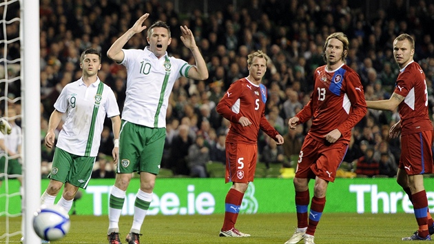 Irský kapitán Robbie Keane se chytá za hlavu po promarnné anci v zápase s