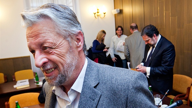 Frantiek Bublan (SSD) odchází ze zasedání bezpenostního výboru Snmovny,