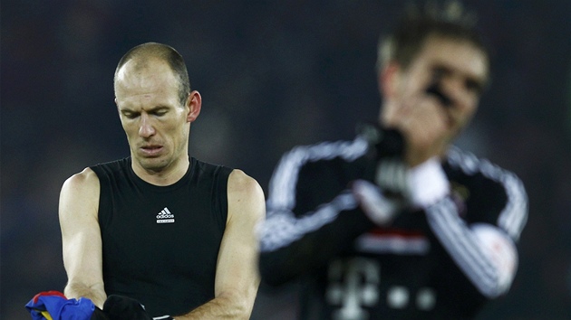 SELHN. Fotbalist Bayernu Mnichov vetn Arjena Robbena (vlevo) utrpli v Basileji porku 0:1.