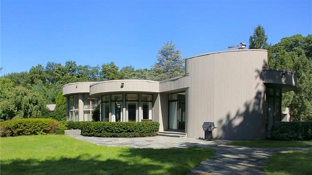 Za v p�epo�tu 32 milion� korun �eká na nového majitele d�m s oblými st�nami a