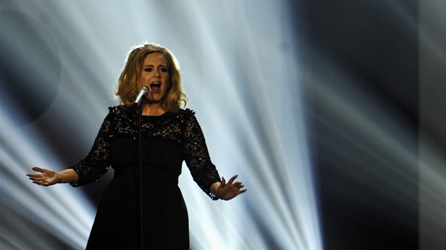 Adele na udlen Brit Awards (21. nora 2012)